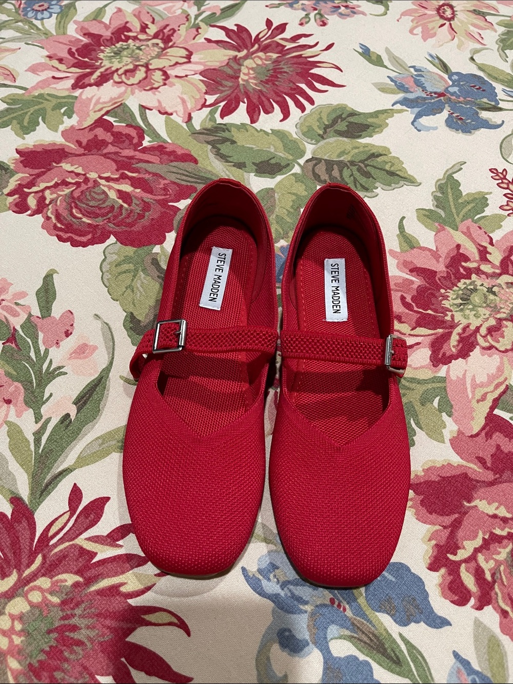 Steve Madden Red Knit Mary Jane Flats with Buckle  Size 9.5 Like New Worn Twice